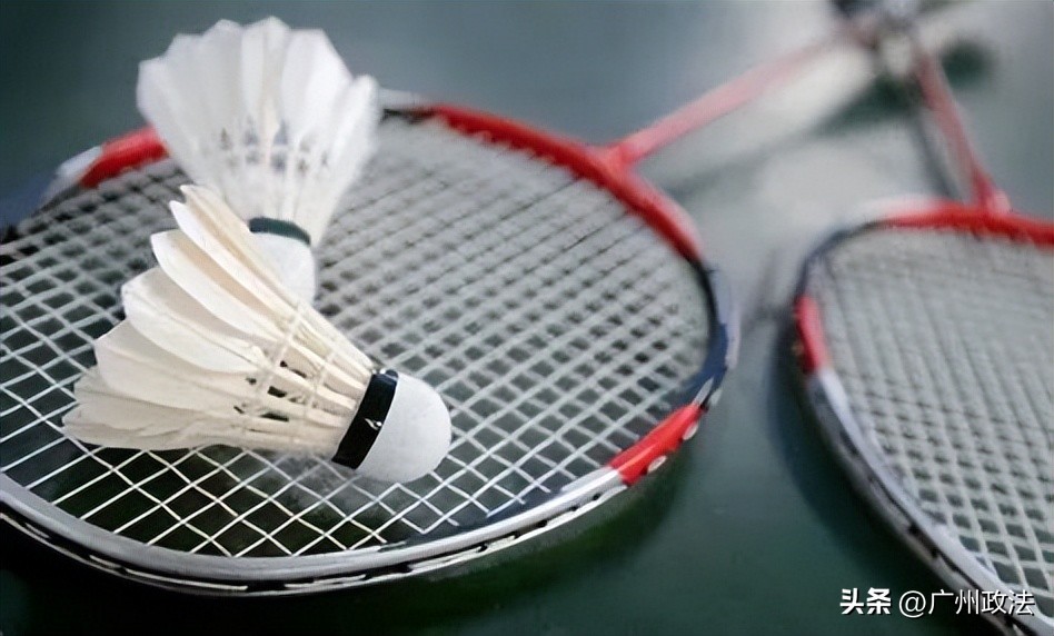 打羽毛球意外受伤到底该谁来赔偿,眼睛被羽毛球击中