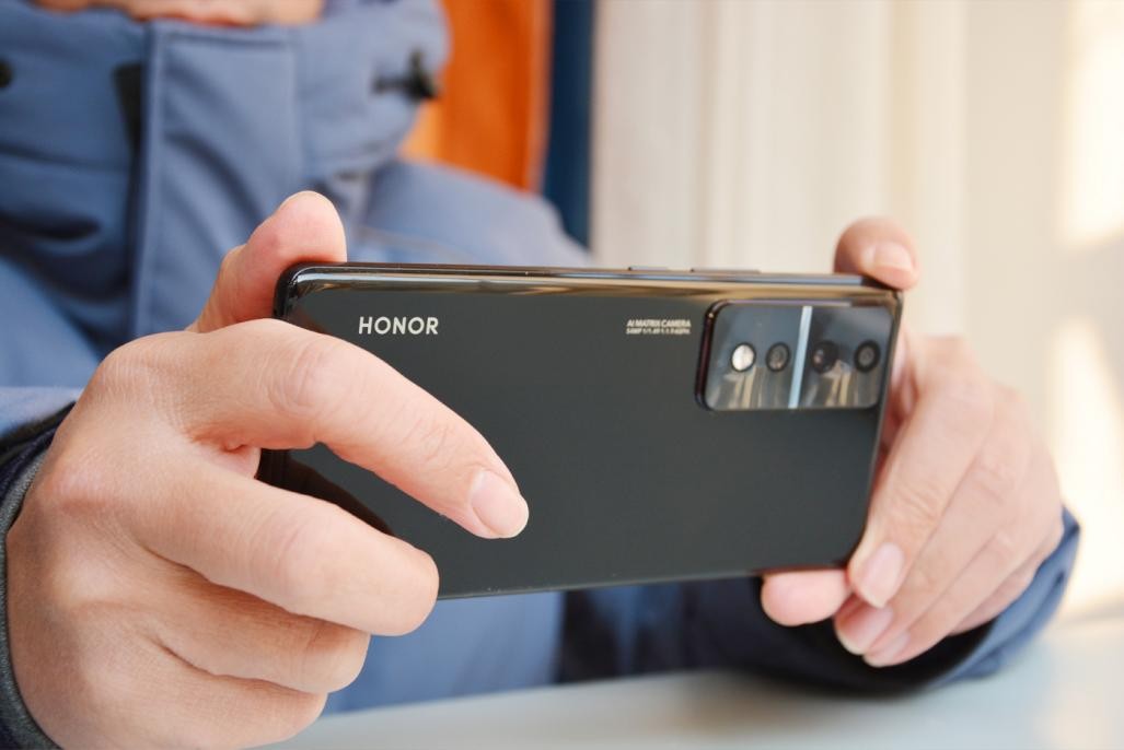 荣耀手机现在选哪一款最合适 (目前荣耀手机哪一款比较实用)