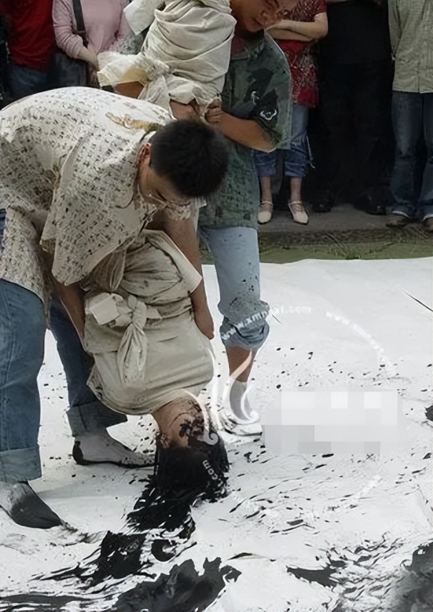 女大学生地铁事件,女大学生地铁事件道歉