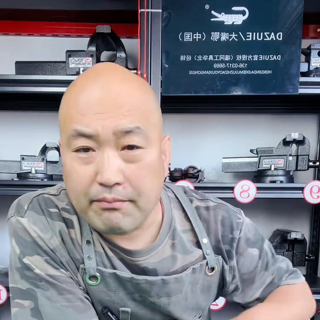 大型老虎钳台钳,大嘴鳄牛角台虎钳