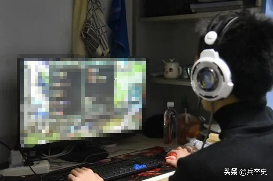 32岁小伙沉迷网络游戏死亡,网吧网瘾少年猝死的案例