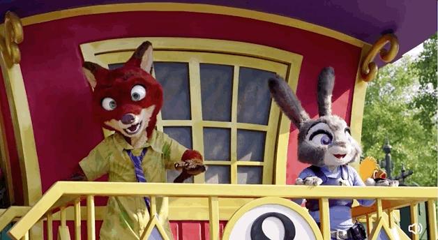 上海迪士尼怎么和玲娜贝儿合影,只有上海迪士尼有玲娜贝儿吗