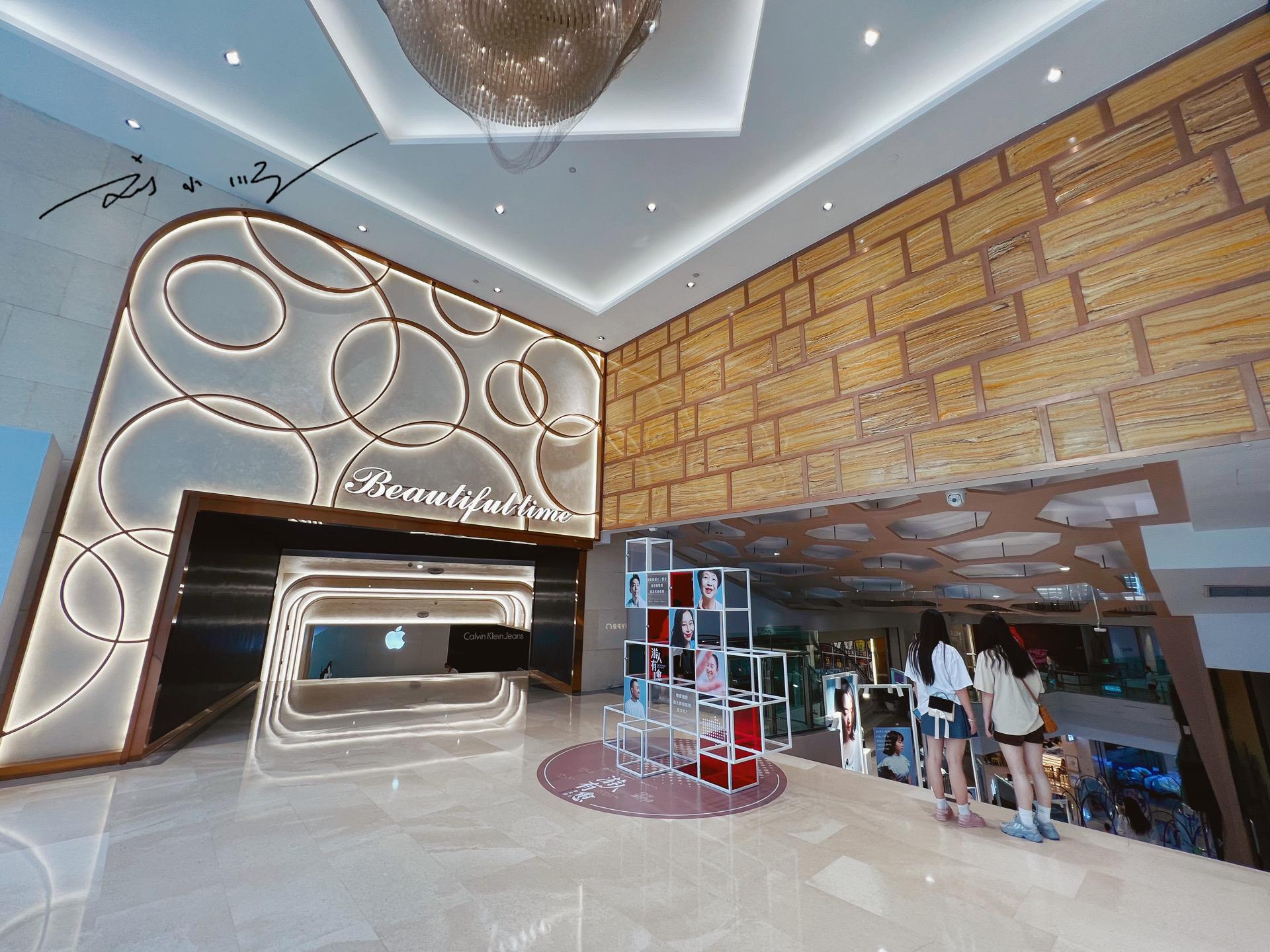 重庆复古地下商场,重庆解放碑旁边的四个商场