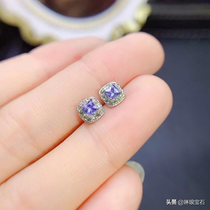 S925银莫桑石六爪耳钉,925银莫桑石耳饰耳钉50分1克拉