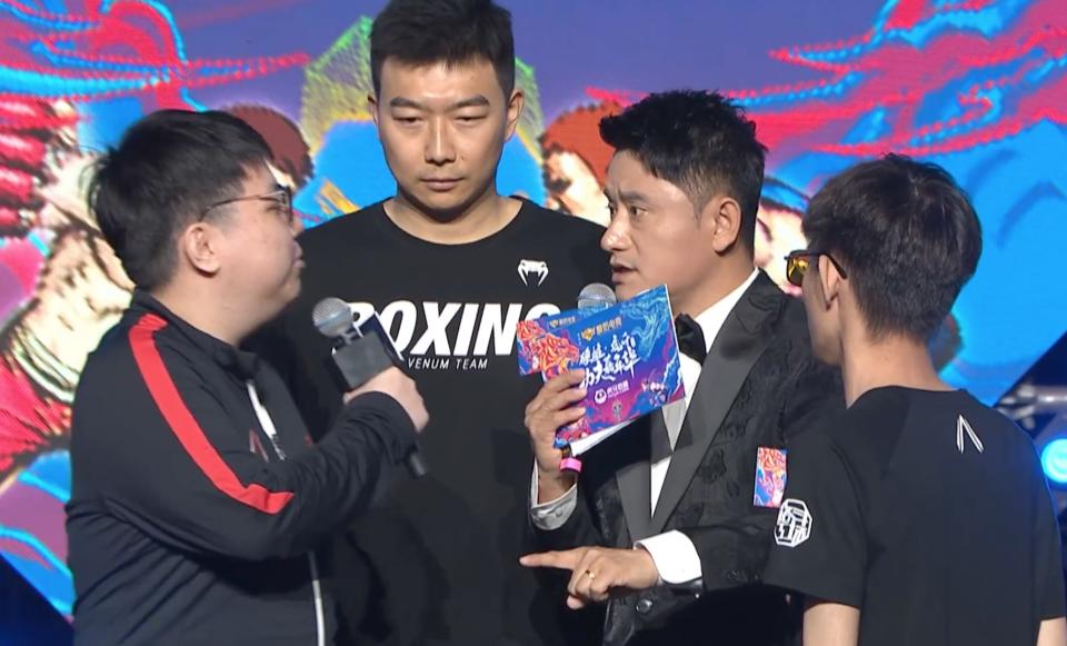 前职业选手AJ参加拳赛！与国服男枪张嘉文对决！却因超重被禁赛