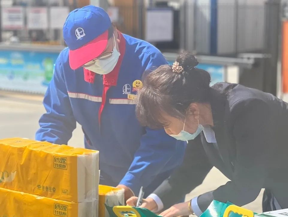 “老婆，我们结婚推迟吧！”