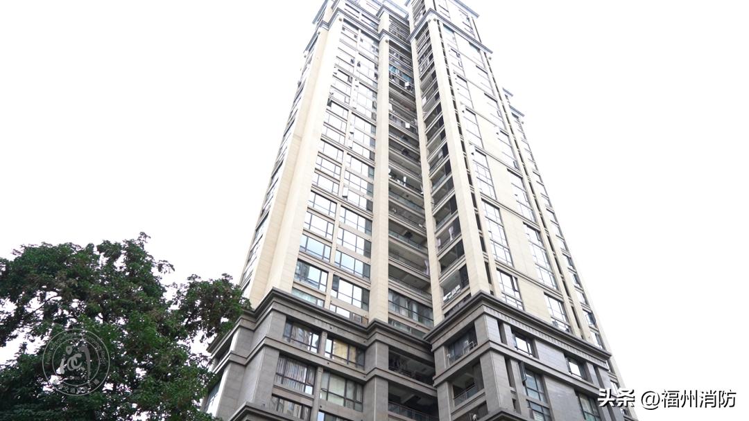 高层住宅起火如何自救,高层住宅起火楼顶可以避险吗