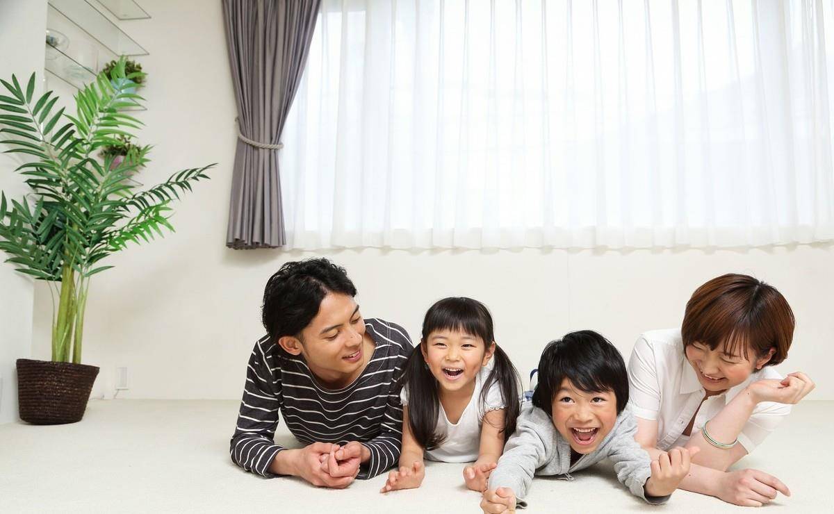 为啥女儿喜欢粘着准爸爸,女孩为啥老黏着爸爸