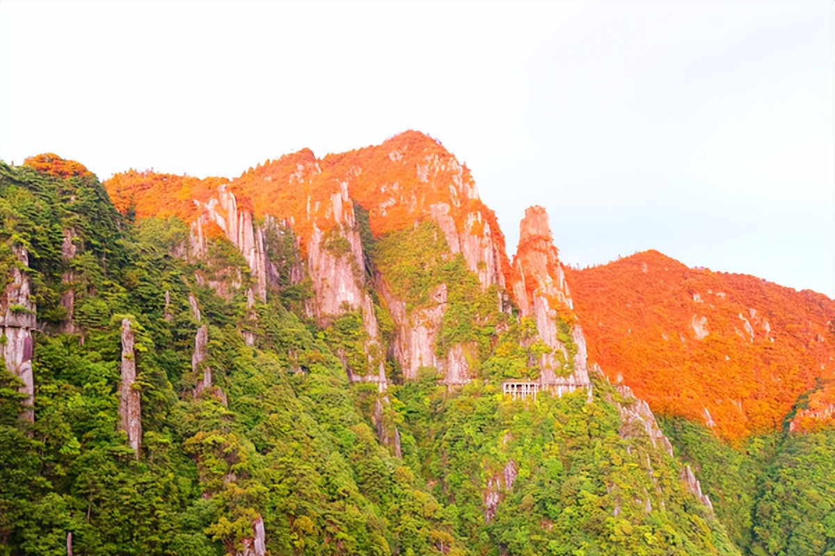 羊狮慕与张家界哪个好,江西明月山和羊狮慕哪个更值得去