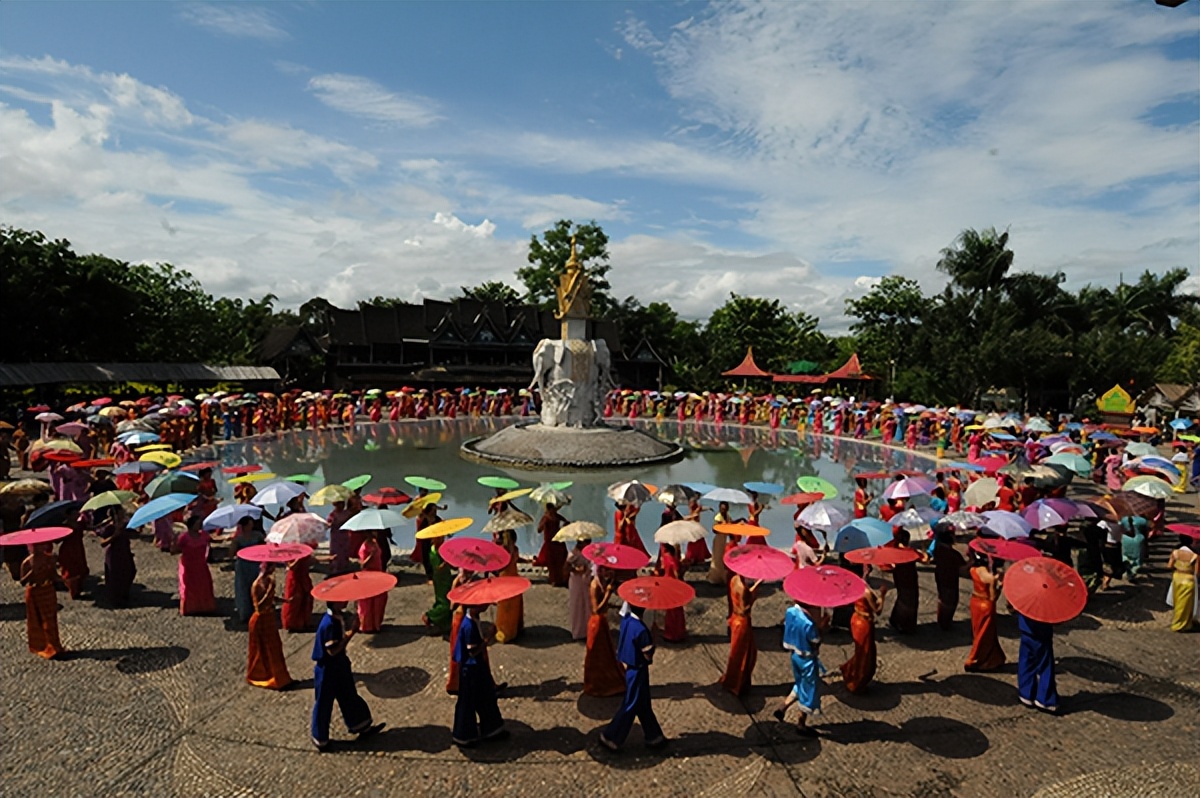 西双版纳傣族园8月泼水时间表,傣族园泼水节路线