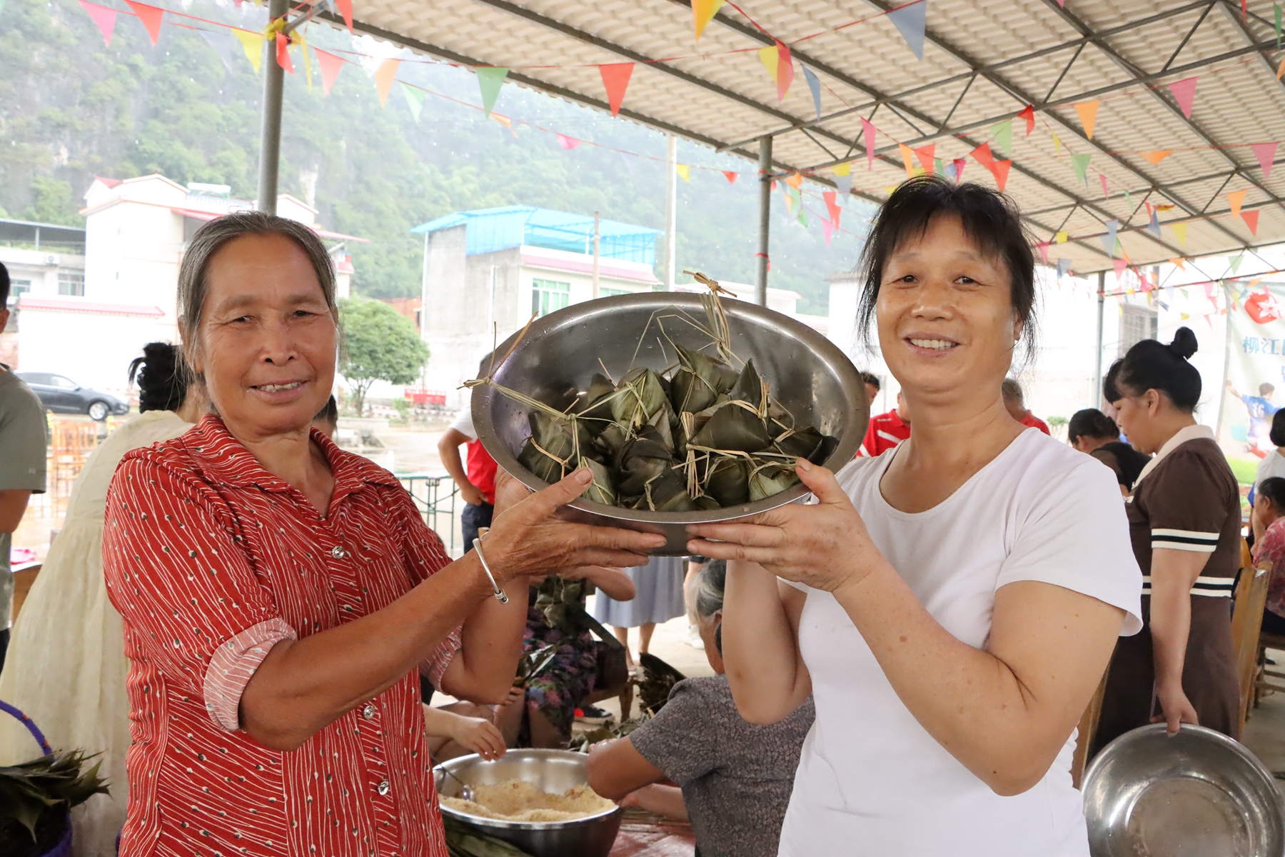 足球传情“粽”享长安