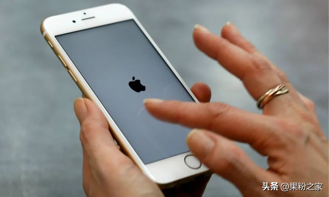 买苹果15的都月薪多少,国人买iphone14要花12%年薪