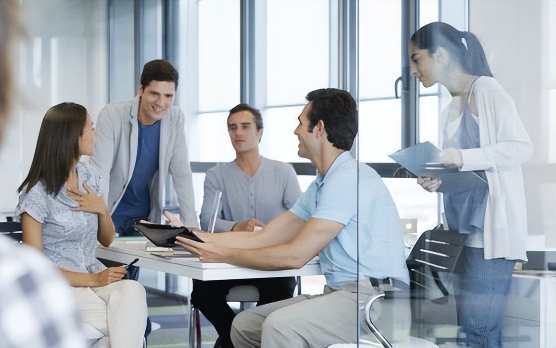 毅然拒绝美国，把864家公司带回祖国，只为告知世界：我是中国人