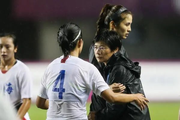 从冠军到冠军,水庆霞的足球生涯