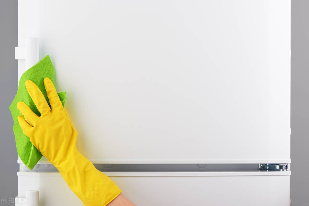 冰箱太脏了怎么洗才干净,冰箱脏了用什么来擦最快方法