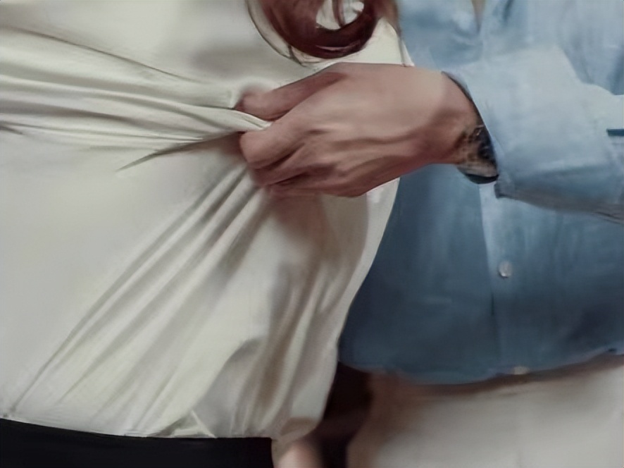 假借拍戏之名公然“揩油”,摸胸、抓臀、脱外衣,该管管了