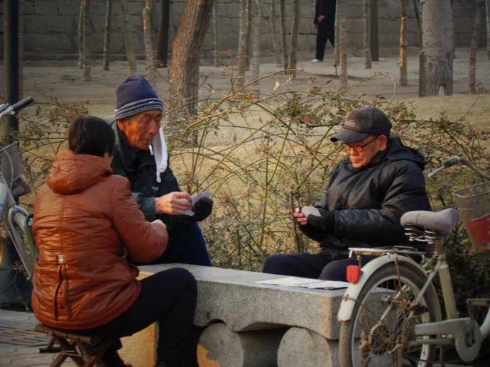 农民永久退出土地每亩补偿金额,农民退出土地一亩能补偿多少钱