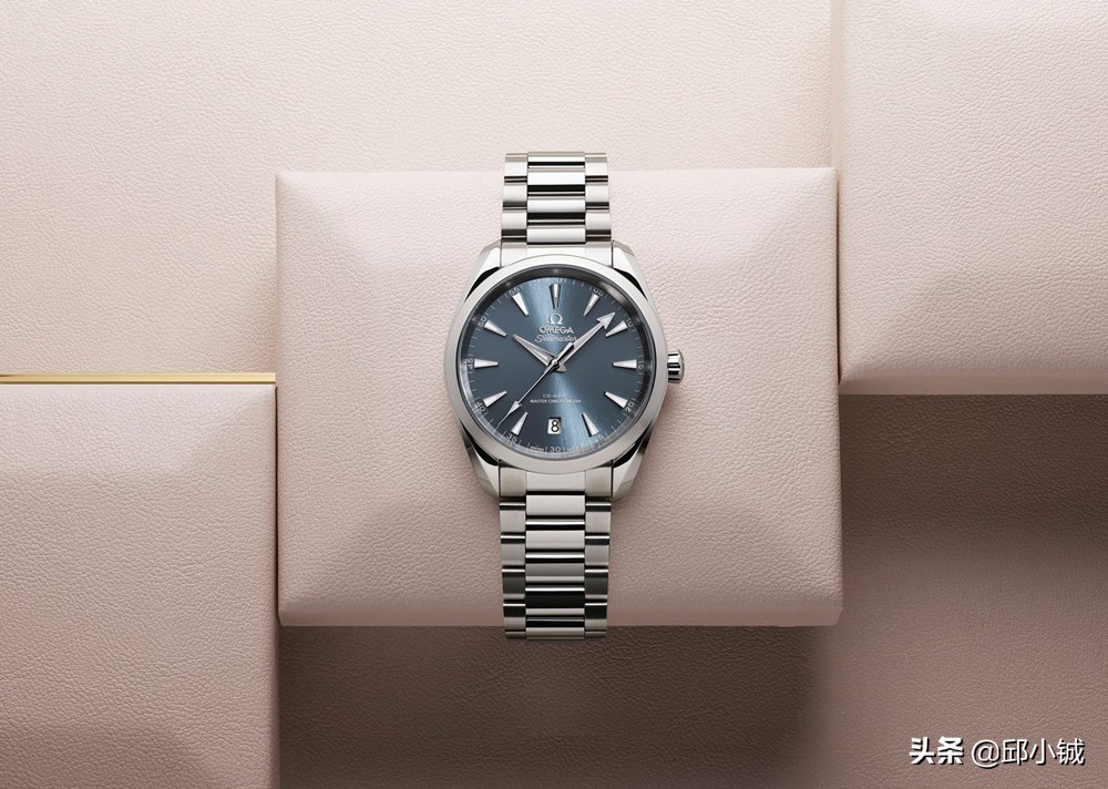 劳力士抄袭它？欧米茄新款海马150米，值得买吗？