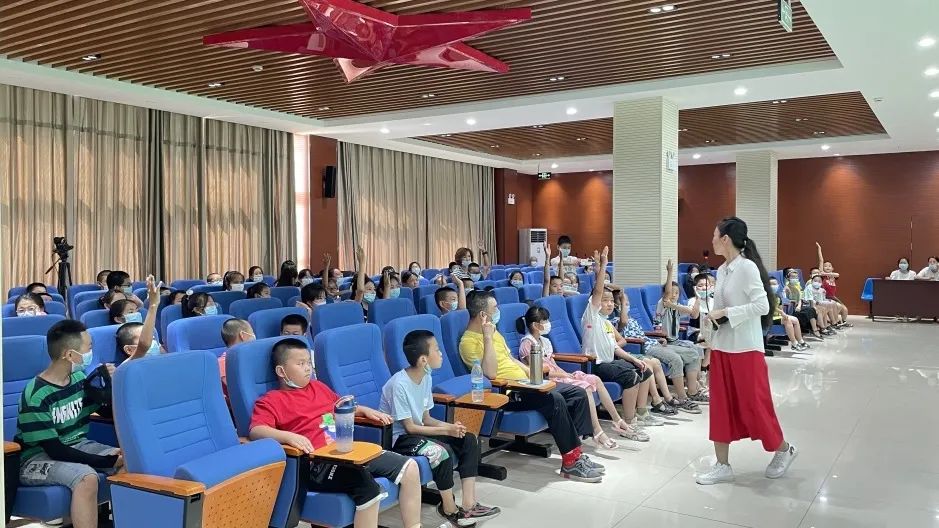 青少年网络安全专题讲座,关于青少年网络安全公益知识讲座