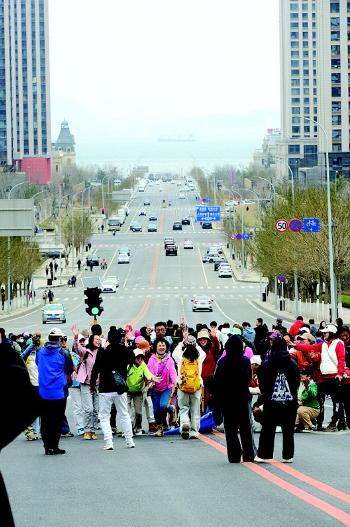 半岛晨报社到港东五街怎么走,坐201路游大连