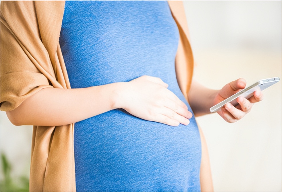 孕期玩手机要注意辐射吗,孕期玩手机的忌讳