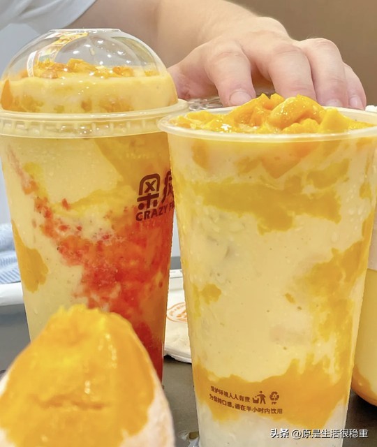 夏日炎炎来点甜品,夏天必须来碗水果冰沙