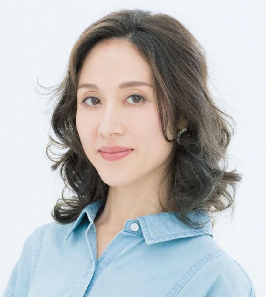 中年女士发量少烫什么发型好看,中年女士烫什么头发好看显年轻