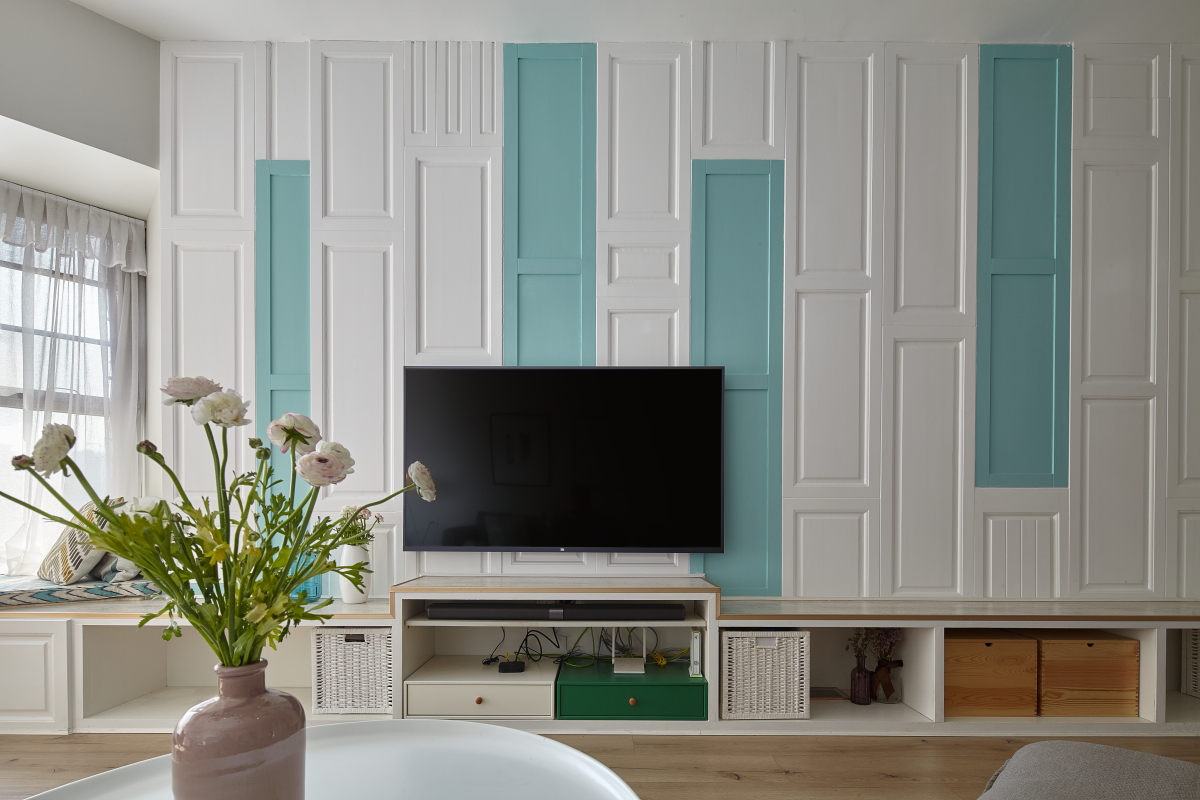 她家用木器漆打造出了独一无二的电视背景墙