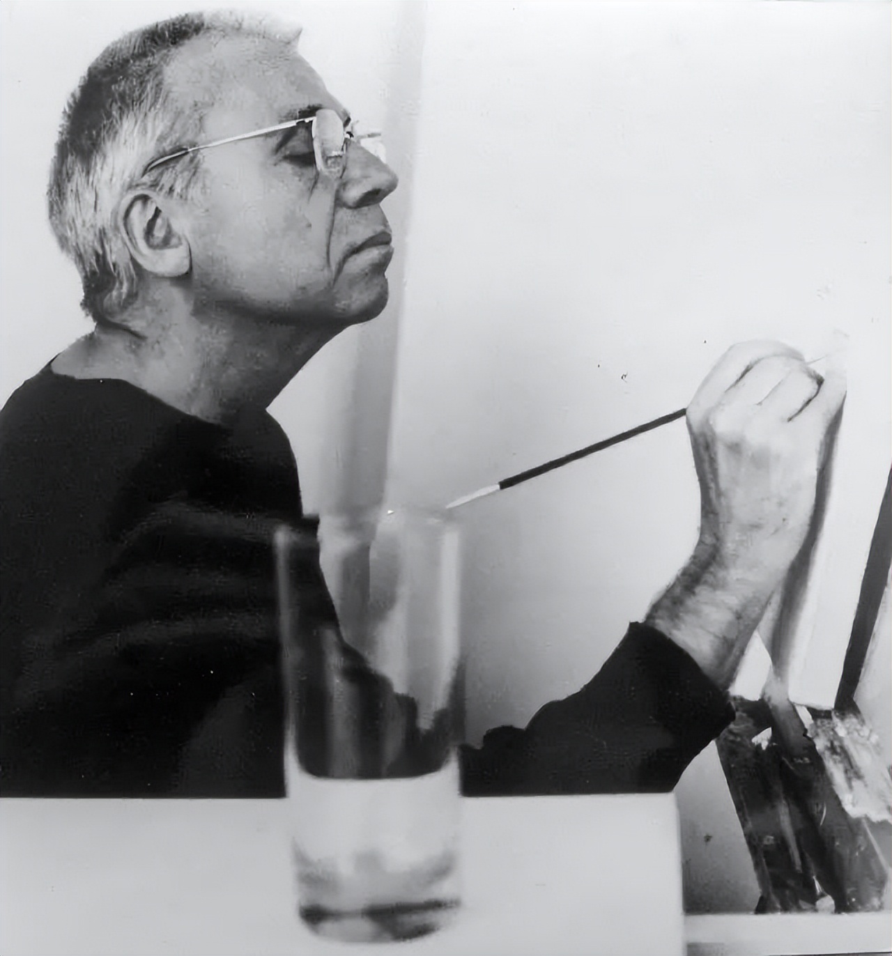 花46年的时间，画了5000幅杯子，专家看完：画作估值5个亿，厉害