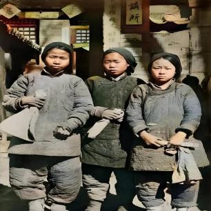 日军抽打伪军,日寇残忍的暴行