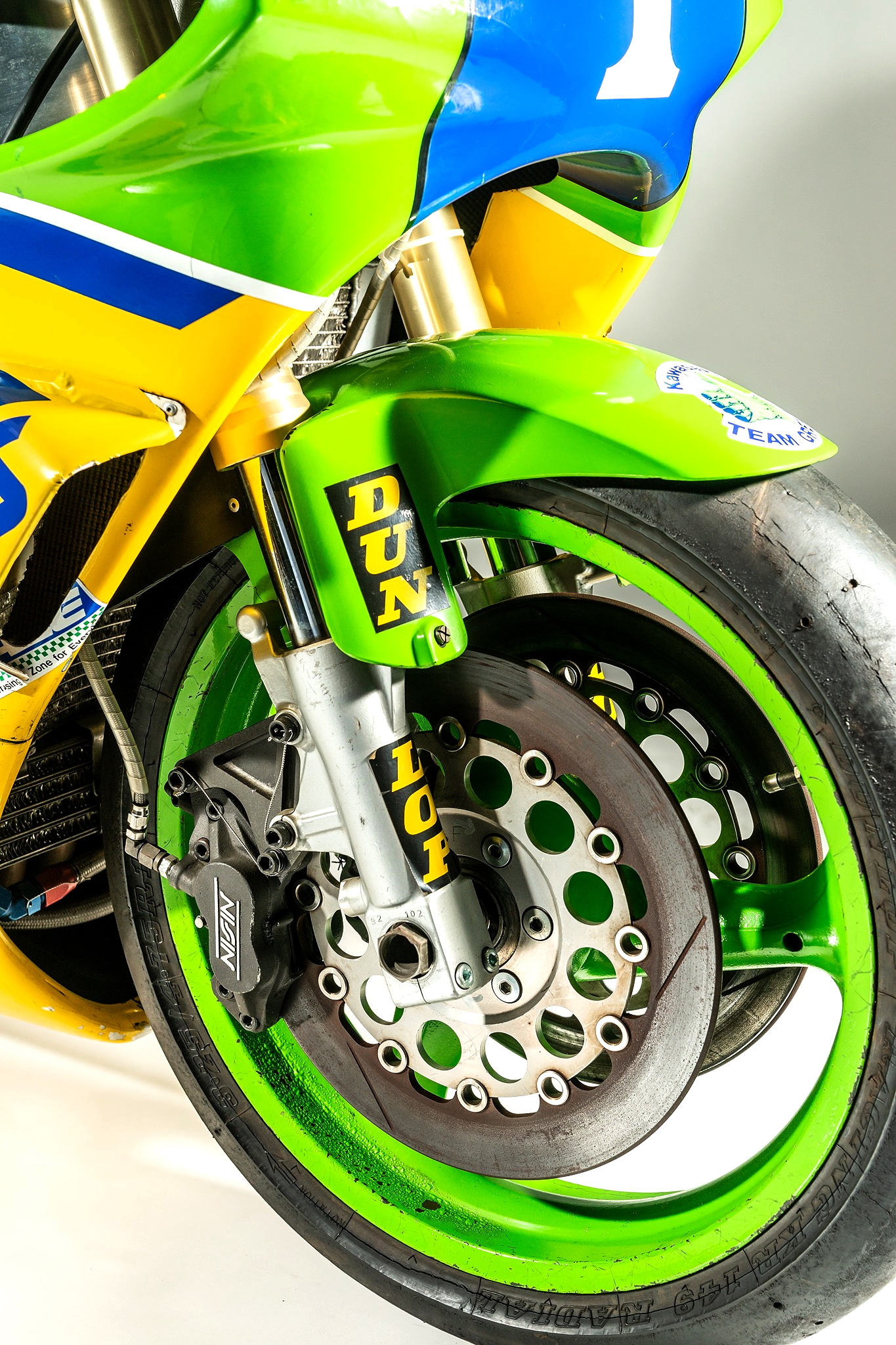 老照片:TT-F3赛车规格的KawasakiZXR-4