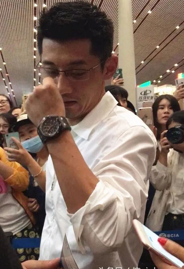 张继科景甜腕表,景甜卡地亚手表