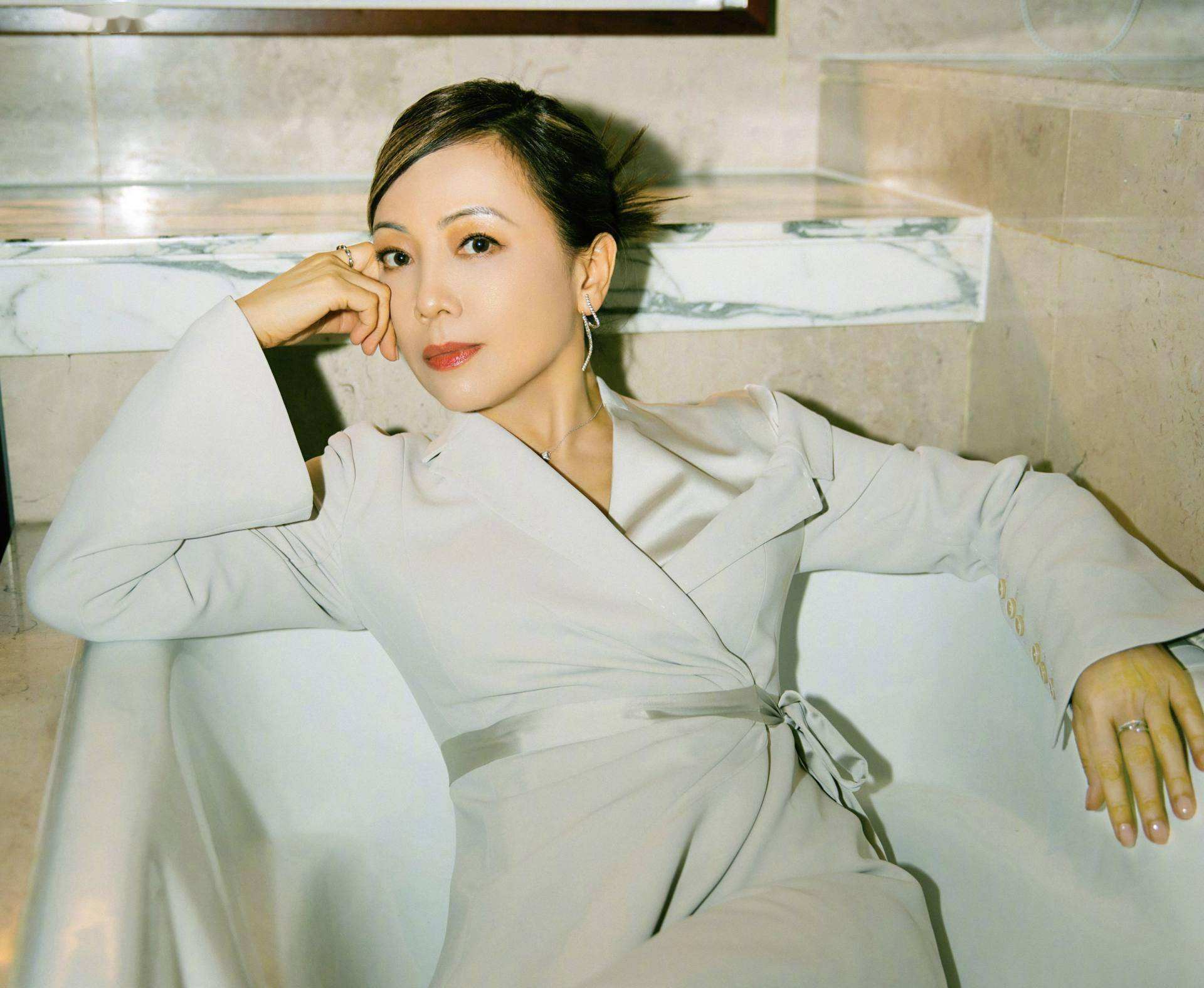 至今未嫁人的8位大龄女港星，最小42岁，个个情路坎坷，让人心疼