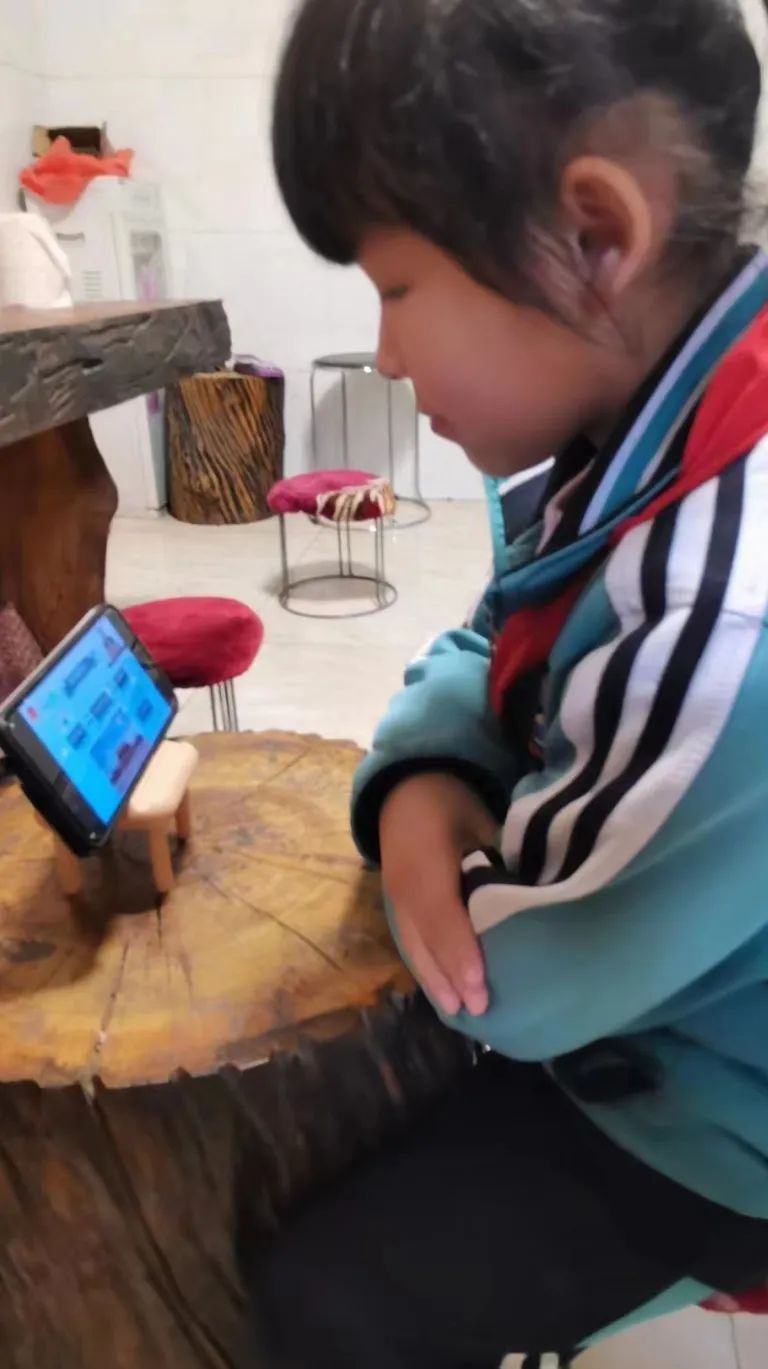 新桥大官小学收看“12355沂蒙青少年成长公开课”活动