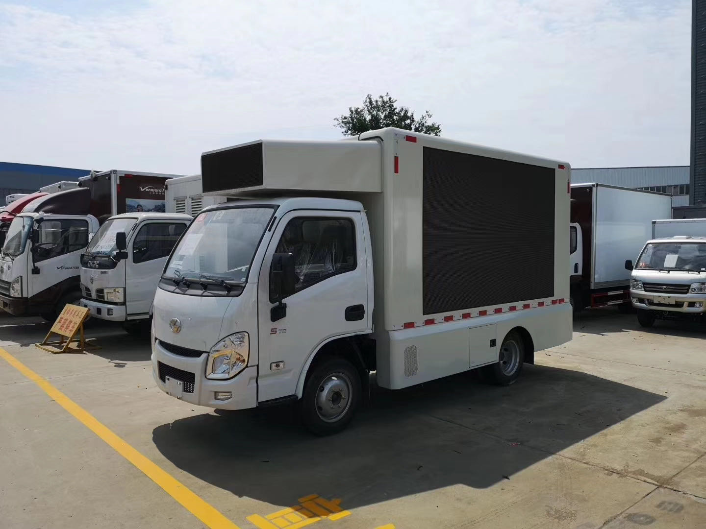 小型广告车多少钱一辆,移动广告车宣传车有市场吗