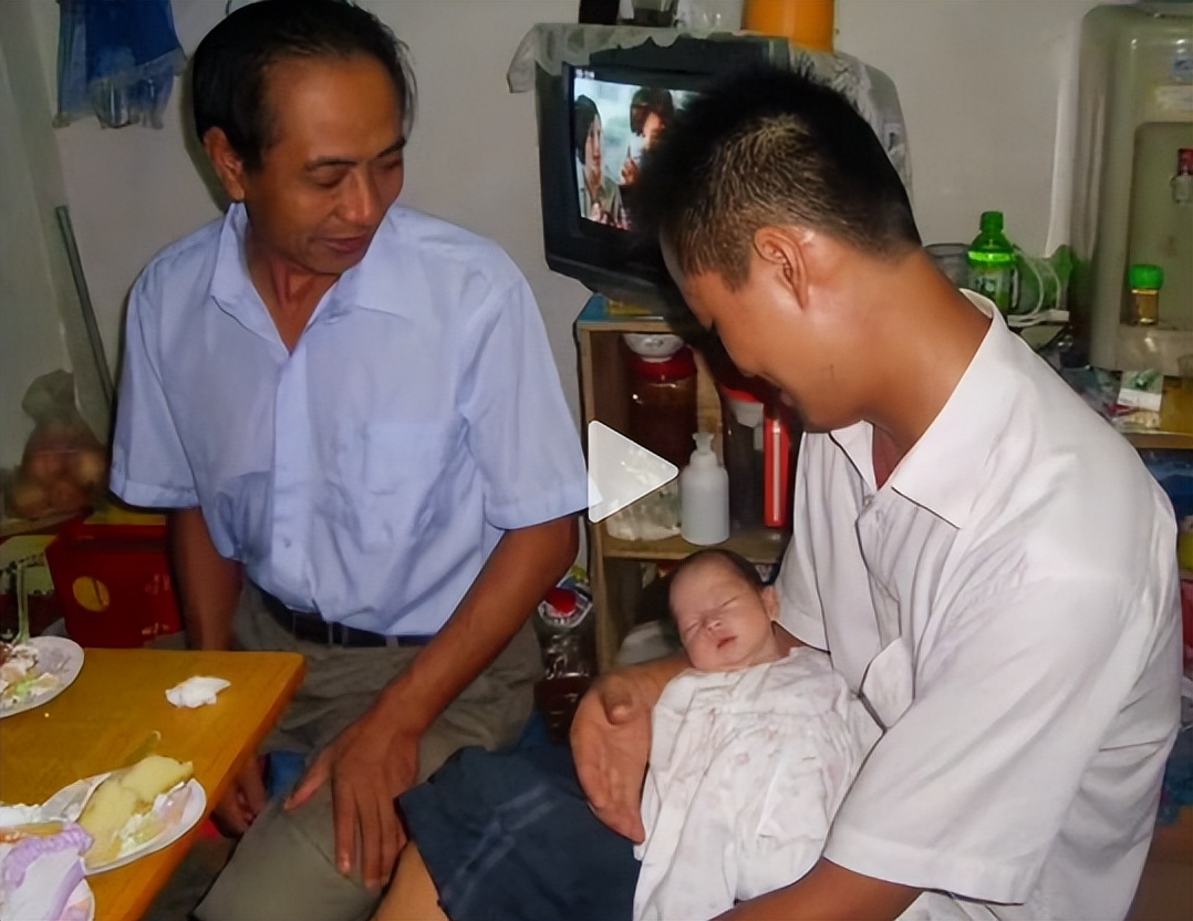 5点起床做早餐,五点起床做早餐一家人视频