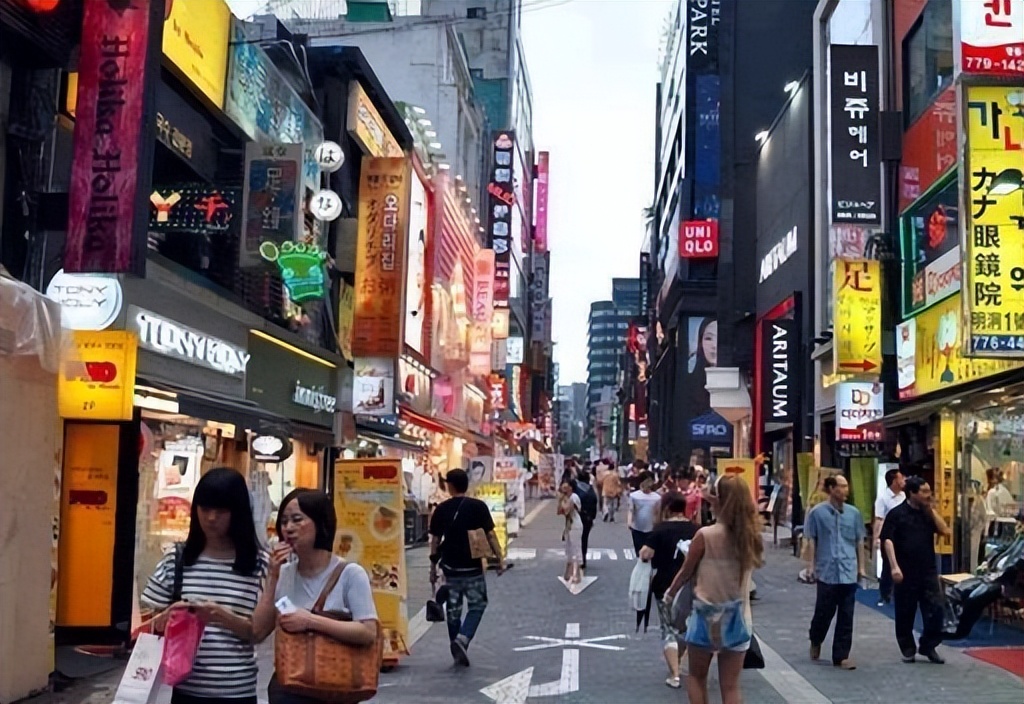 中国反制奏效，尹锡悦为其疯狂付代价，支持率再次出现暴跌