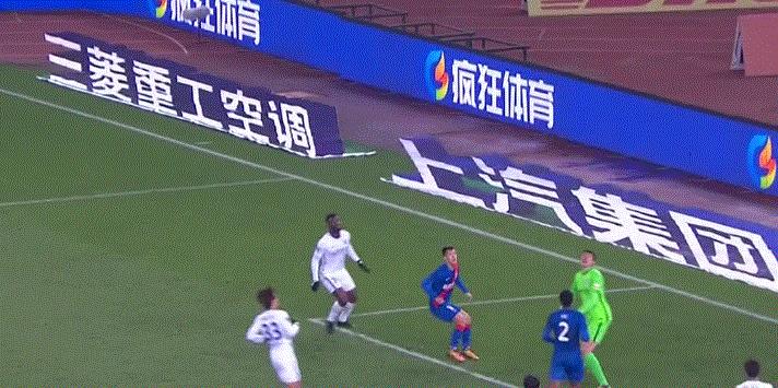 足协还不管吗？昨晚中超争议1幕，引出中国足球的弊端，还能踢吗