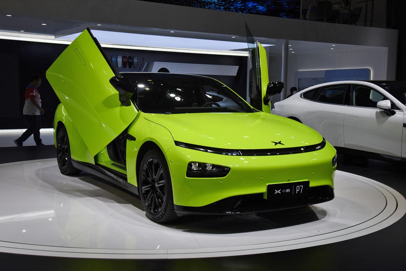 不到40万能买原厂剪刀门！小鹏P7做到了