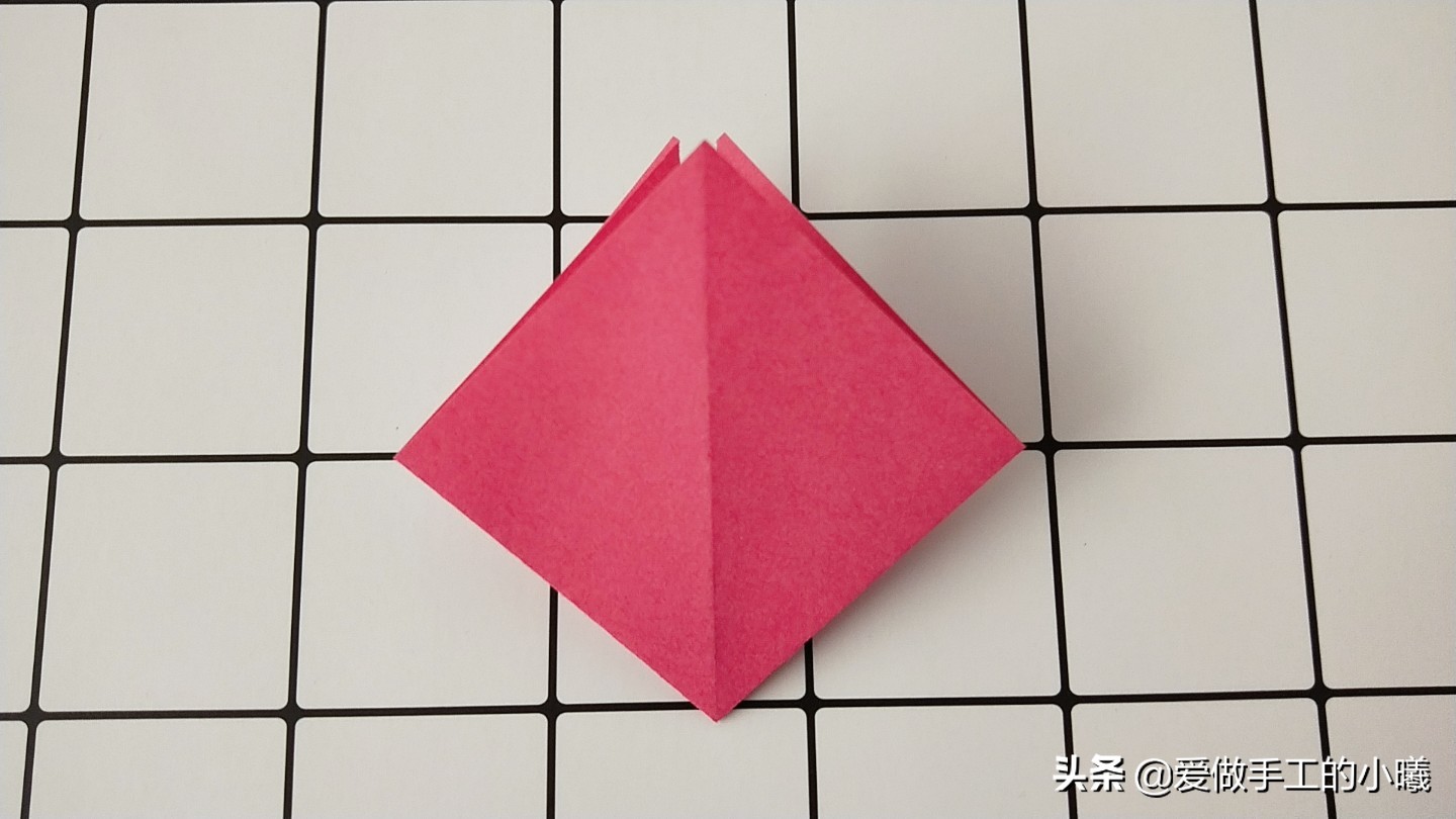 折纸小草最简单的折法,怎么用小星空纸折一个简单的手工