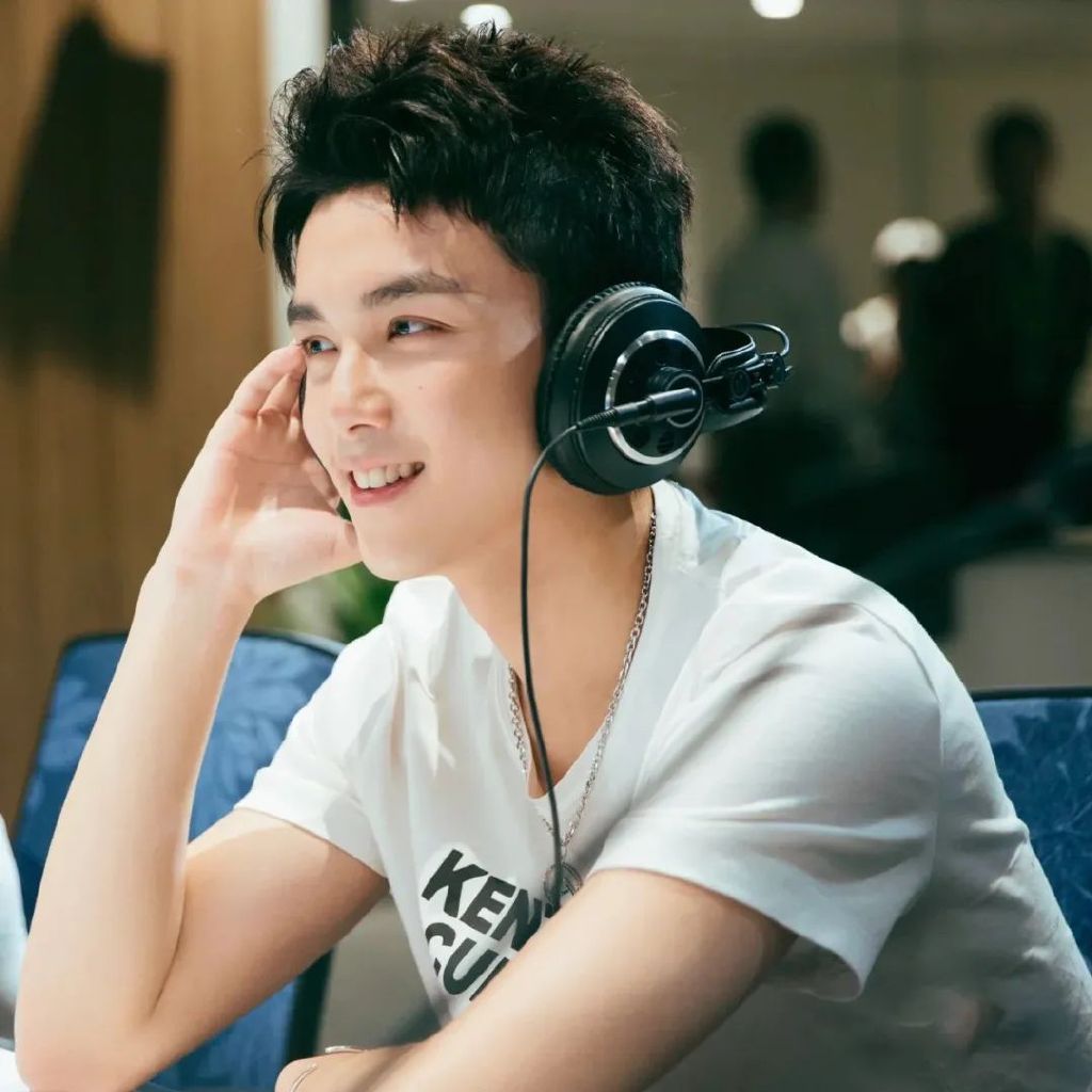 一款最帅气的男士发型,成熟男士头发稀少适合剪什么发型