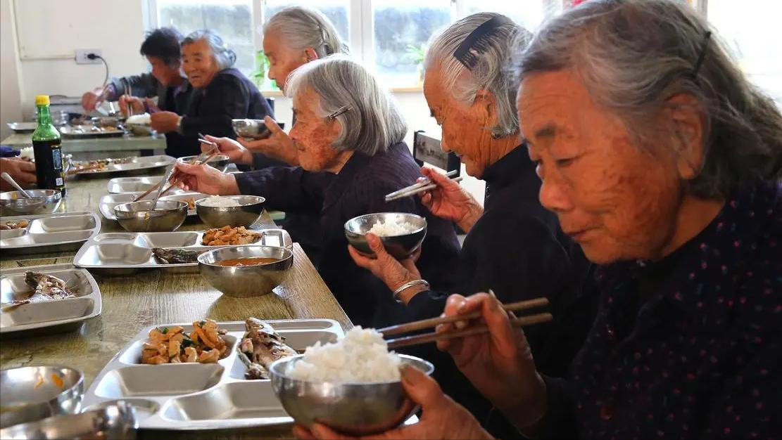 存款养老和交社保养老哪个划算,灵活就业人员买社保还是存款养老