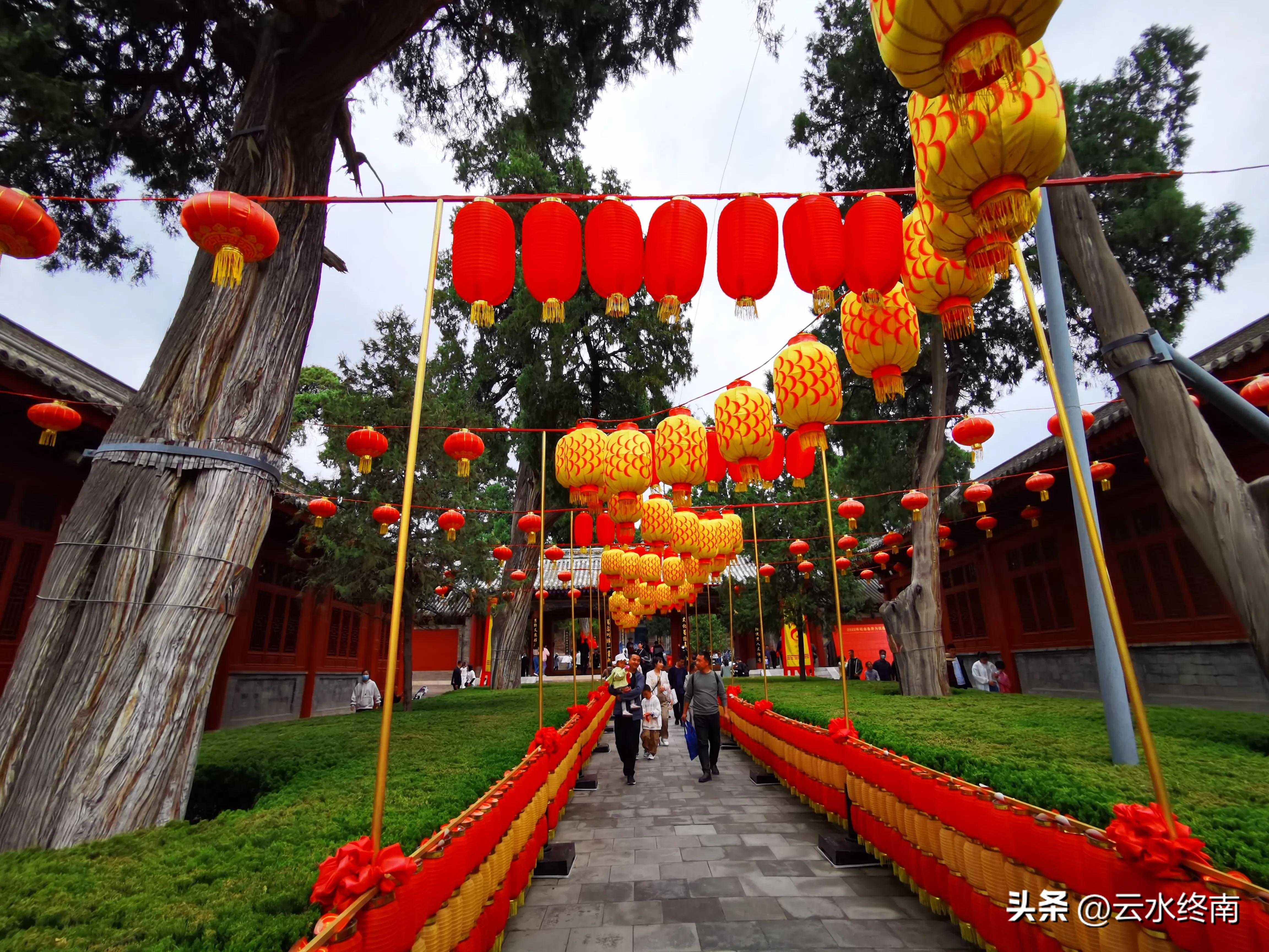 伏羲庙在市区吗,伏羲像伏羲庙