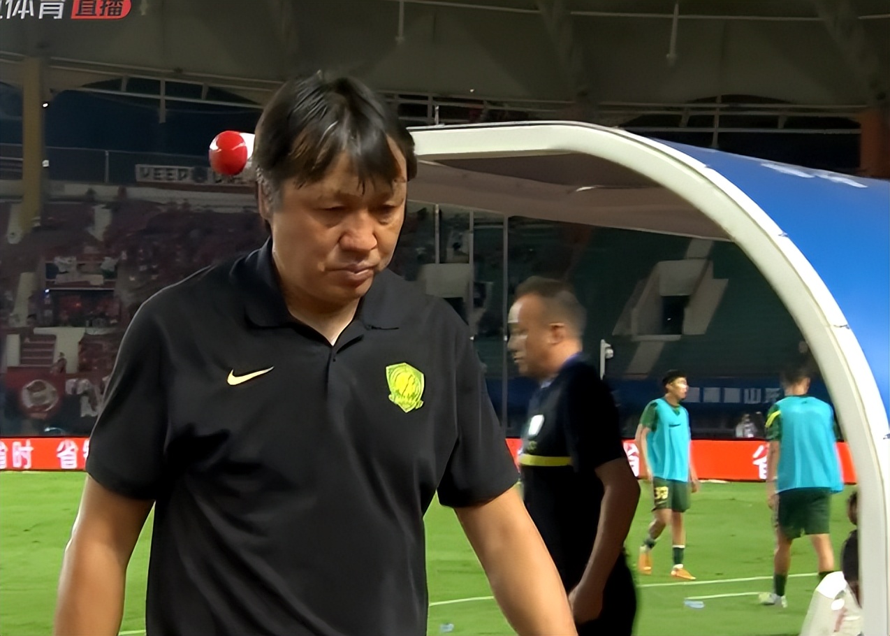 中超积分榜：北京国安0-3惨败跌至第8！黑马球队主场大胜稳居前3