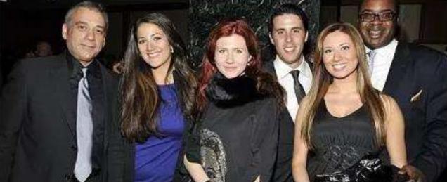 引诱英国王子，FBI跟踪半年都没暴露，俘获60岁富豪，她到底凭啥