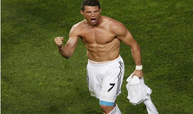 辗转5大欧洲豪门俱乐部，驰骋世界足坛20年，他究竟做了什么？