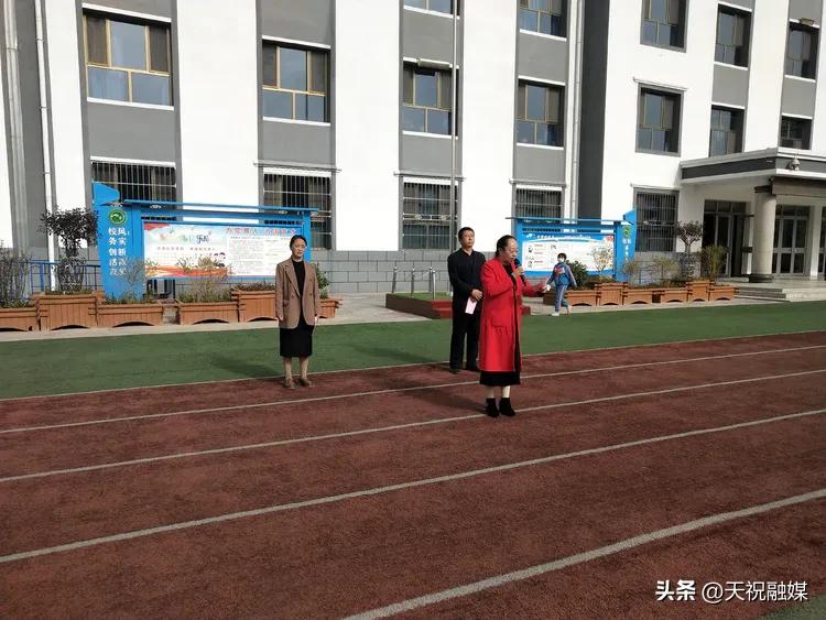 驰骋绿茵强体魄激情碰撞满校园——天师附小校园足球联赛开赛