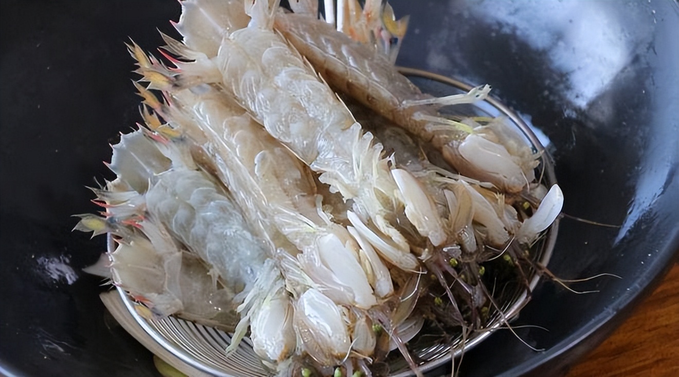最正确的吃蟹和虾的吃法,10月份螃蟹适合做香辣蟹还是清蒸