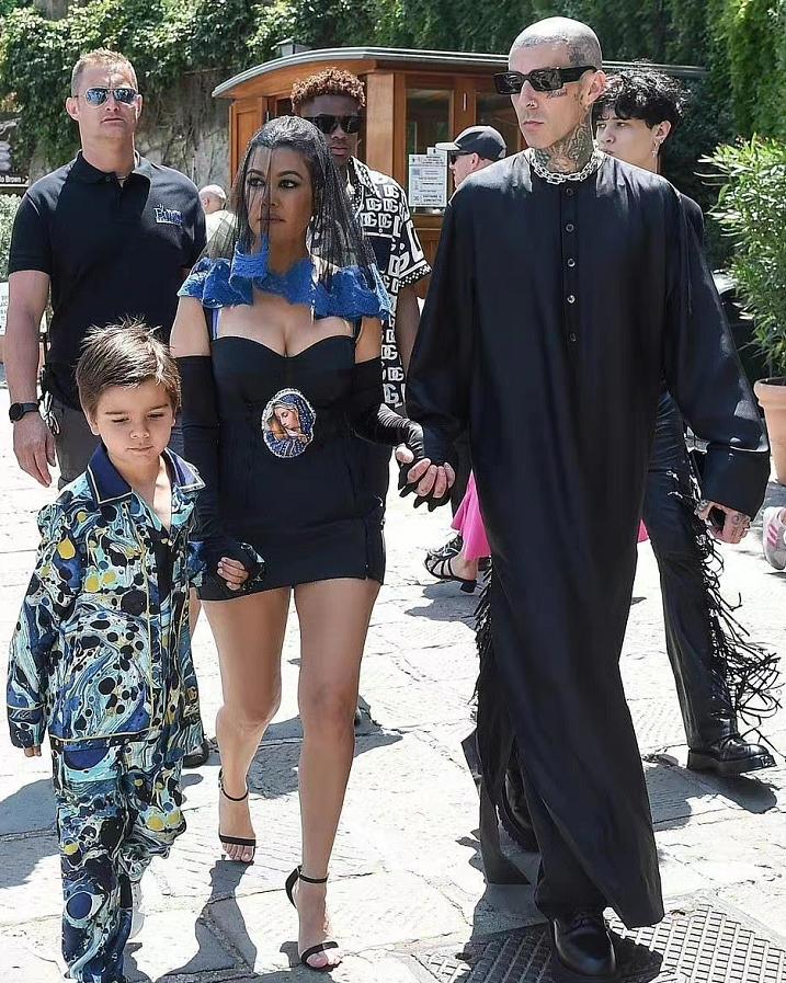 卡戴珊婚礼现场,卡戴珊大姐礼服