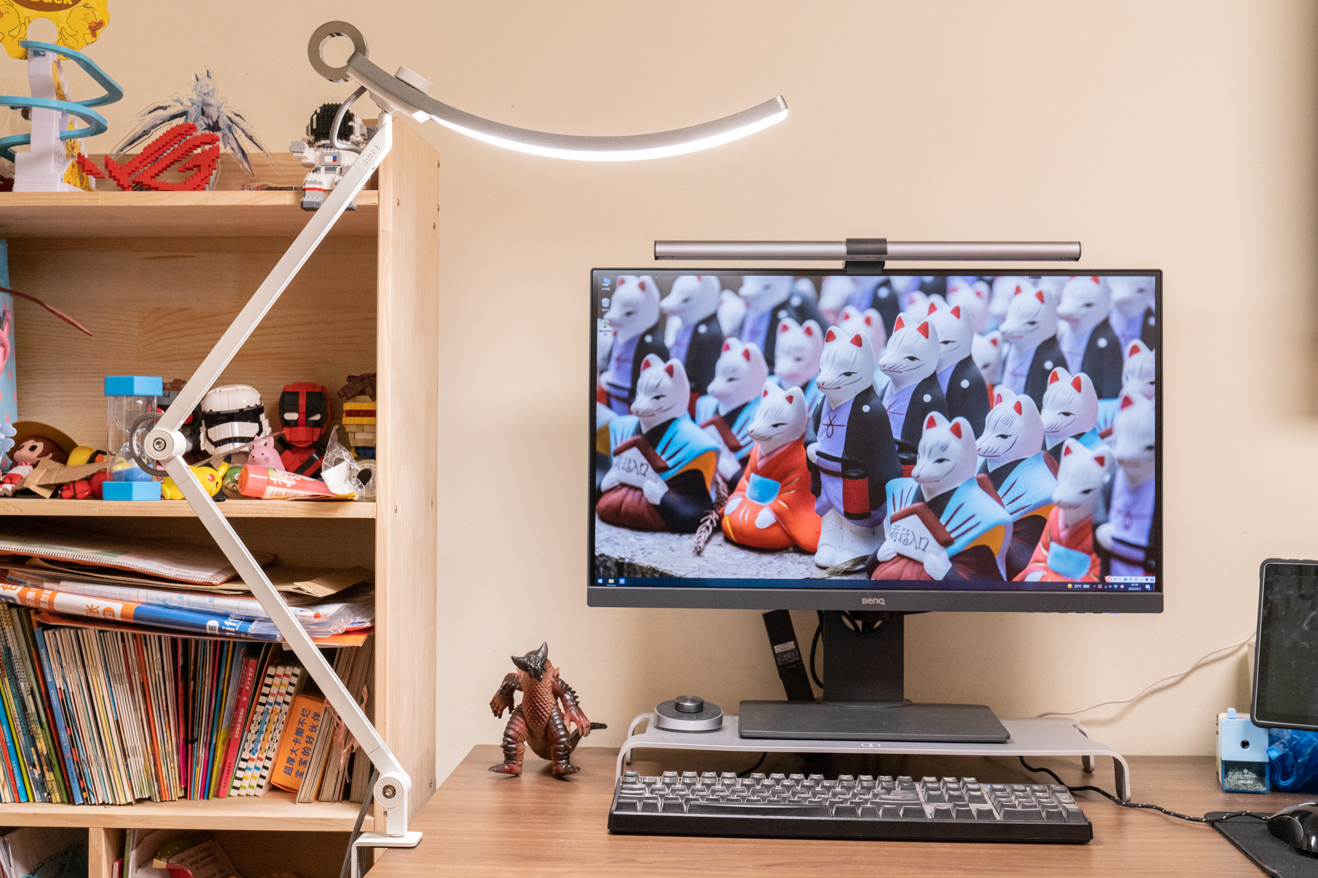 自己办公桌面布置,最简单的办公室桌面布置图